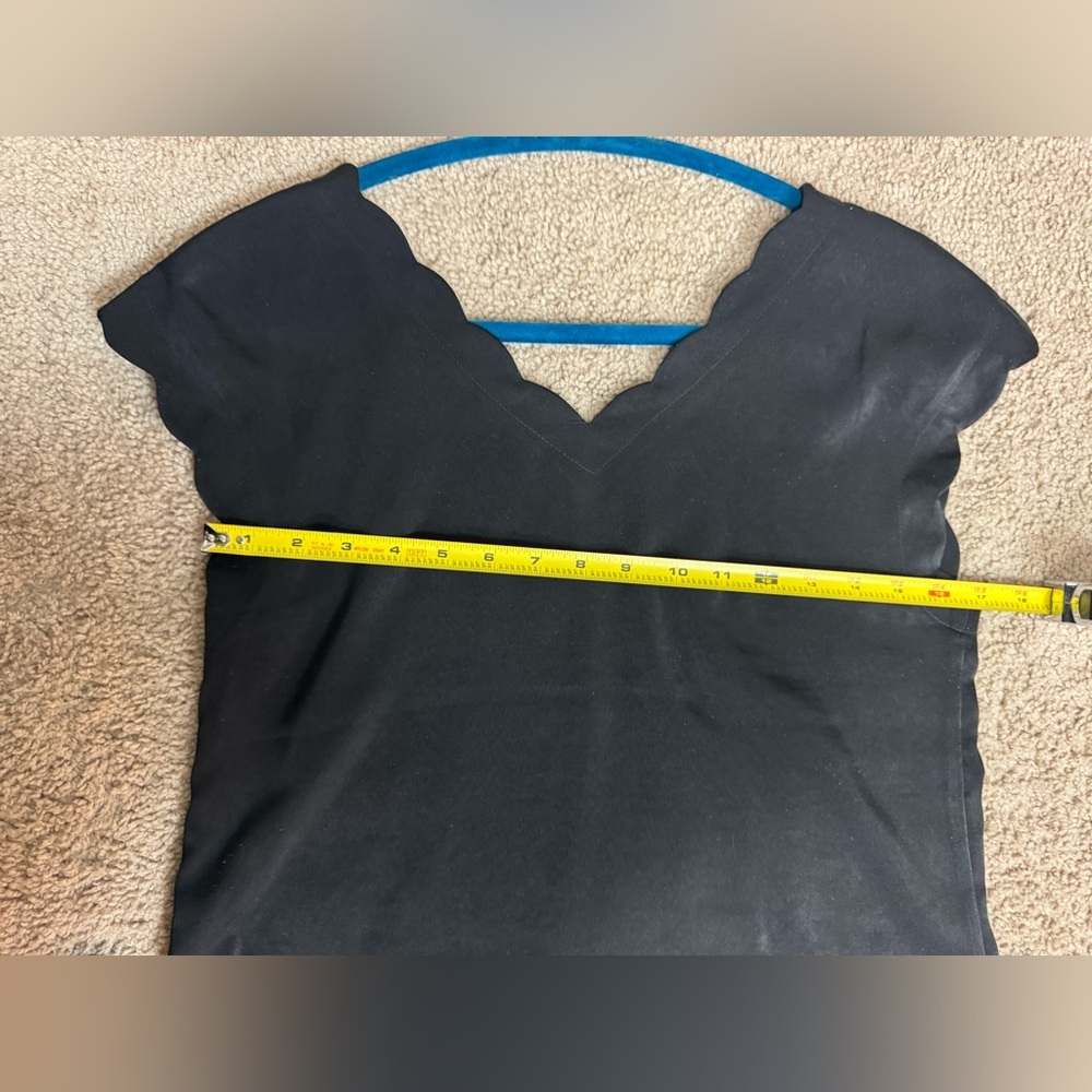 Express Scalloped Neck Sleeveless Blouse / Black / S - Picture 5 of 5